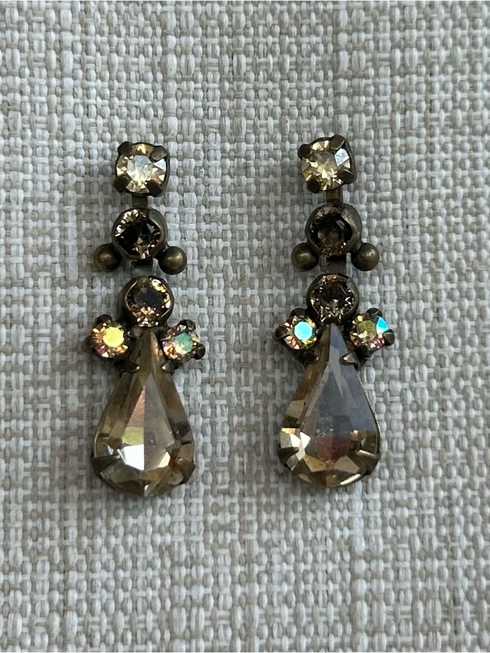 NWOT Sorrelli Champagne Teardrop Crystal Dangle Earrings